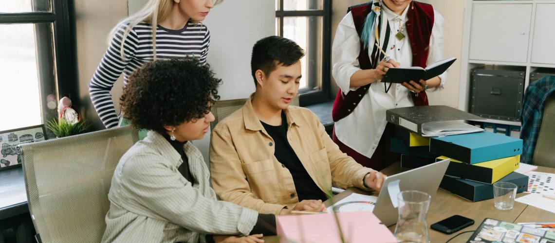 4 colleagues having a discussion